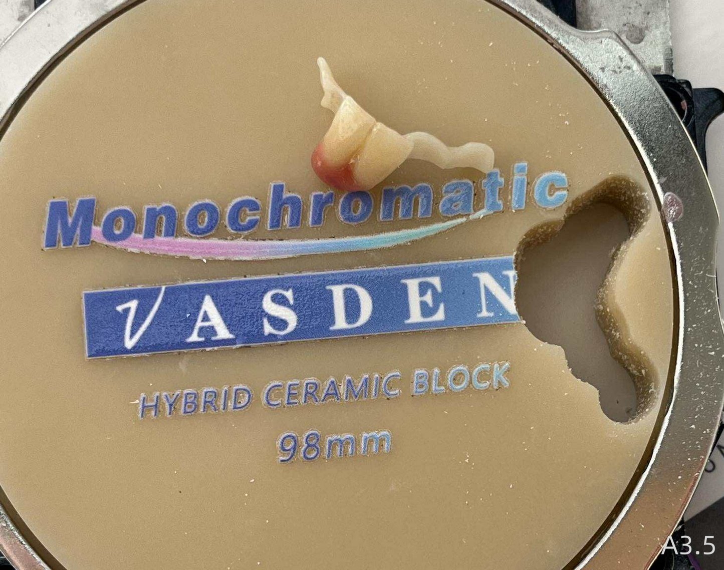 Dental Monochromatic Composite Disc Mono Shade Hybrid Ceramic Block 98mm